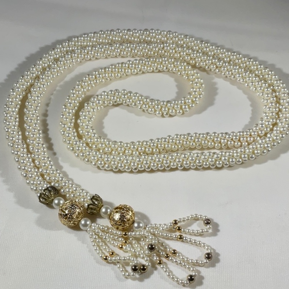 Vintage costume pearl lariat, 46” long. Great condition.